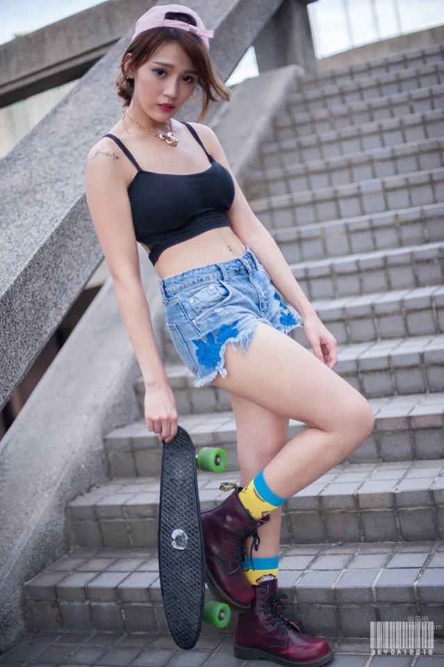孫莎莎- 台灣大提琴音樂才女美胸美腿 6