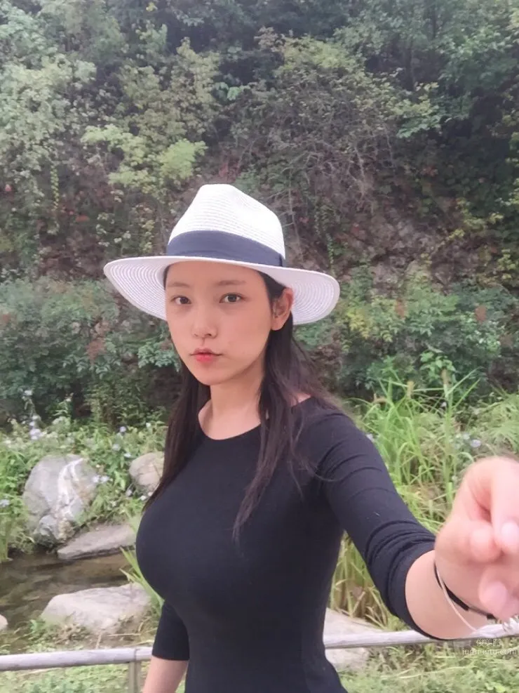 Betteralicee- 酒窝美女美妆私房照_9