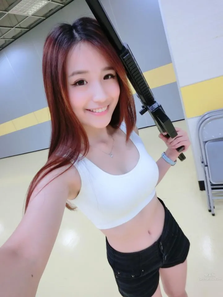 Hebbe Cheng- 高雄氧氣正妹比基尼私房照 7