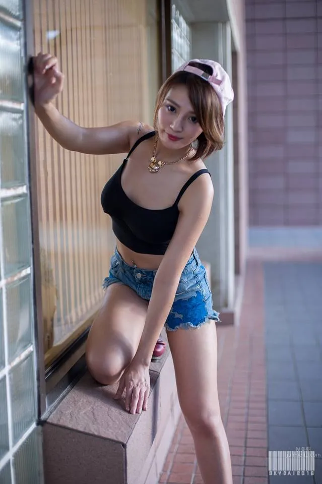 孫莎莎- 台灣大提琴音樂才女美胸美腿 9