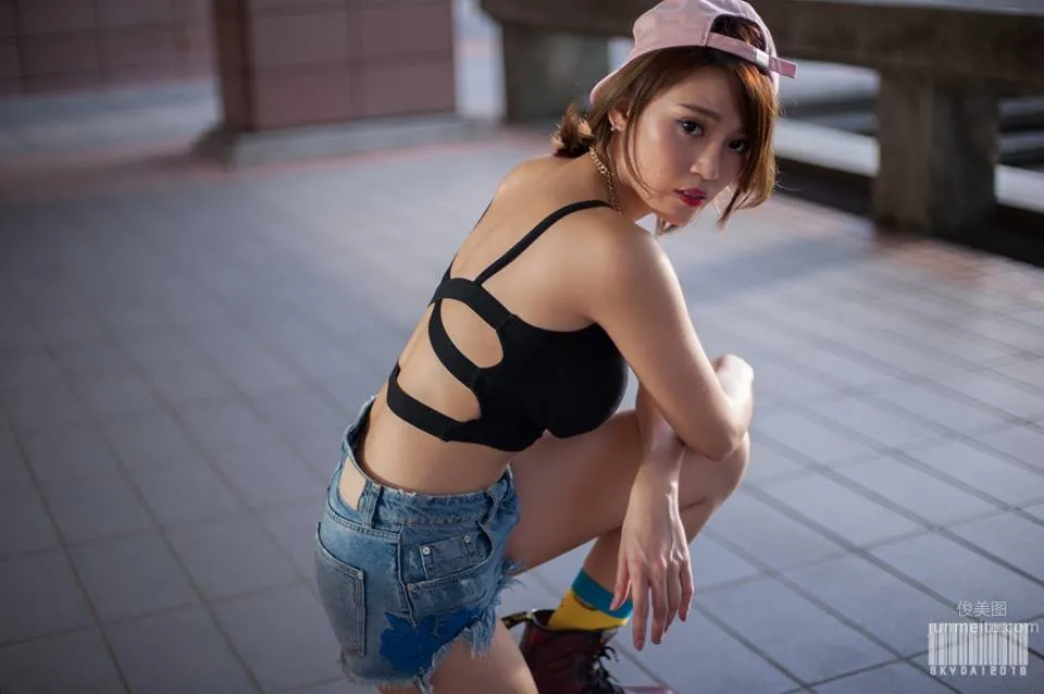 孫莎莎- 台灣大提琴音樂才女美胸美腿 7