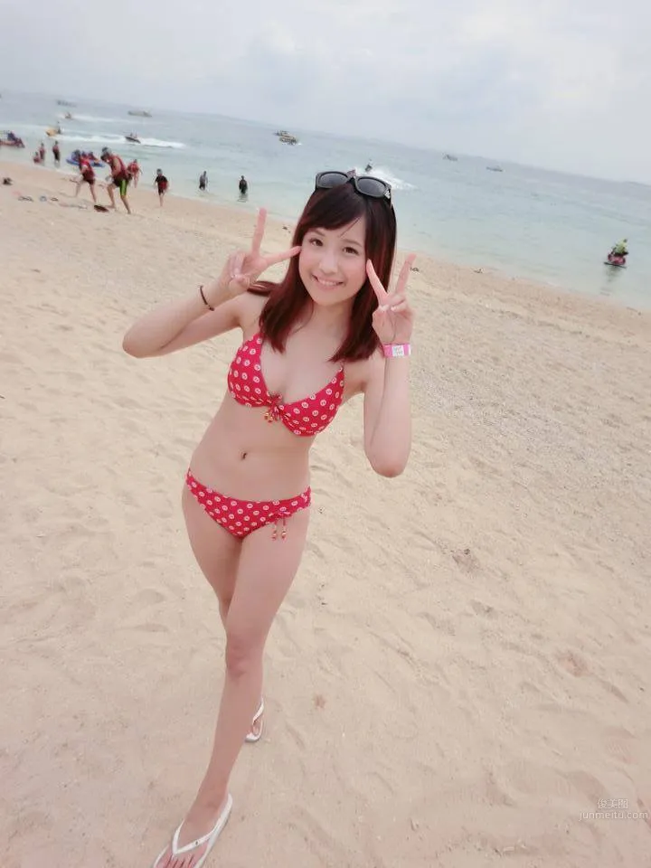 Hebbe Cheng- 高雄氧氣正妹比基尼私房照 4