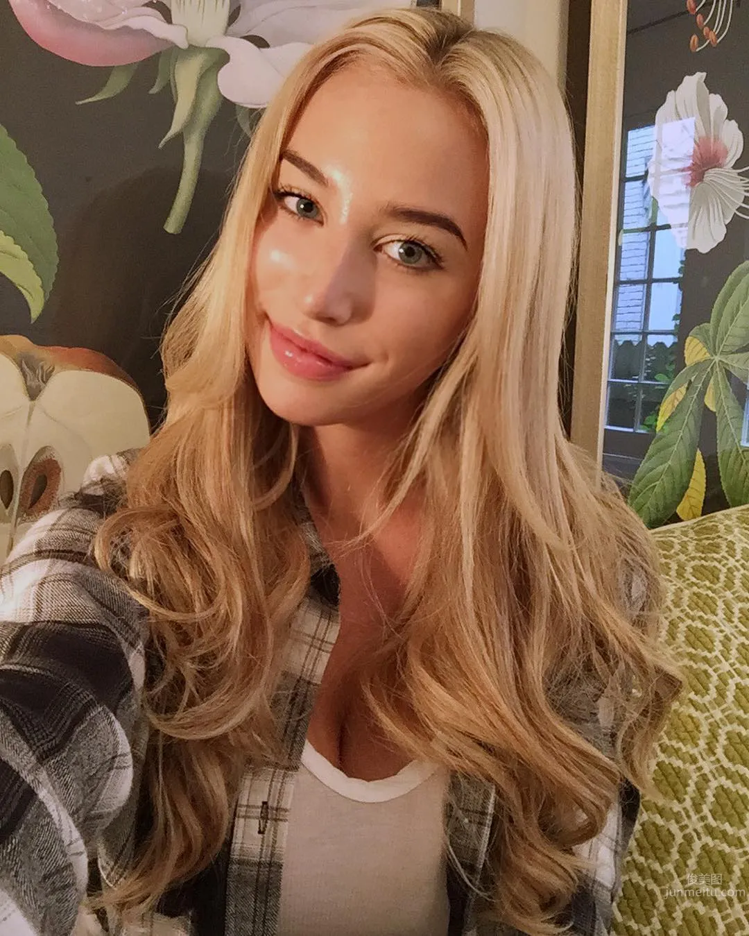 Sophia Phalen- 前胸澎湃的性感私房照 13