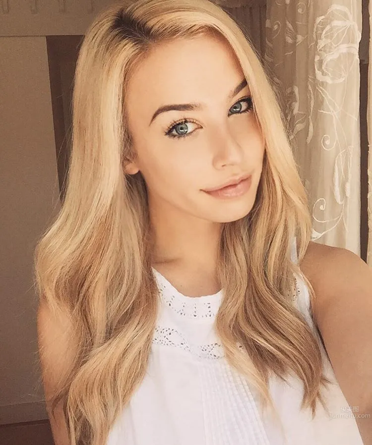 Sophia Phalen- 前胸澎湃的性感私房照 11