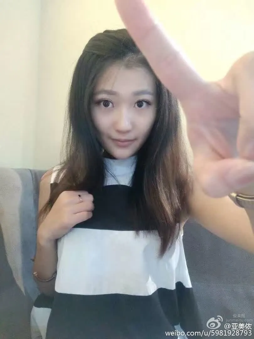 亞美依- 美腿寶貝俏皮生活照 17