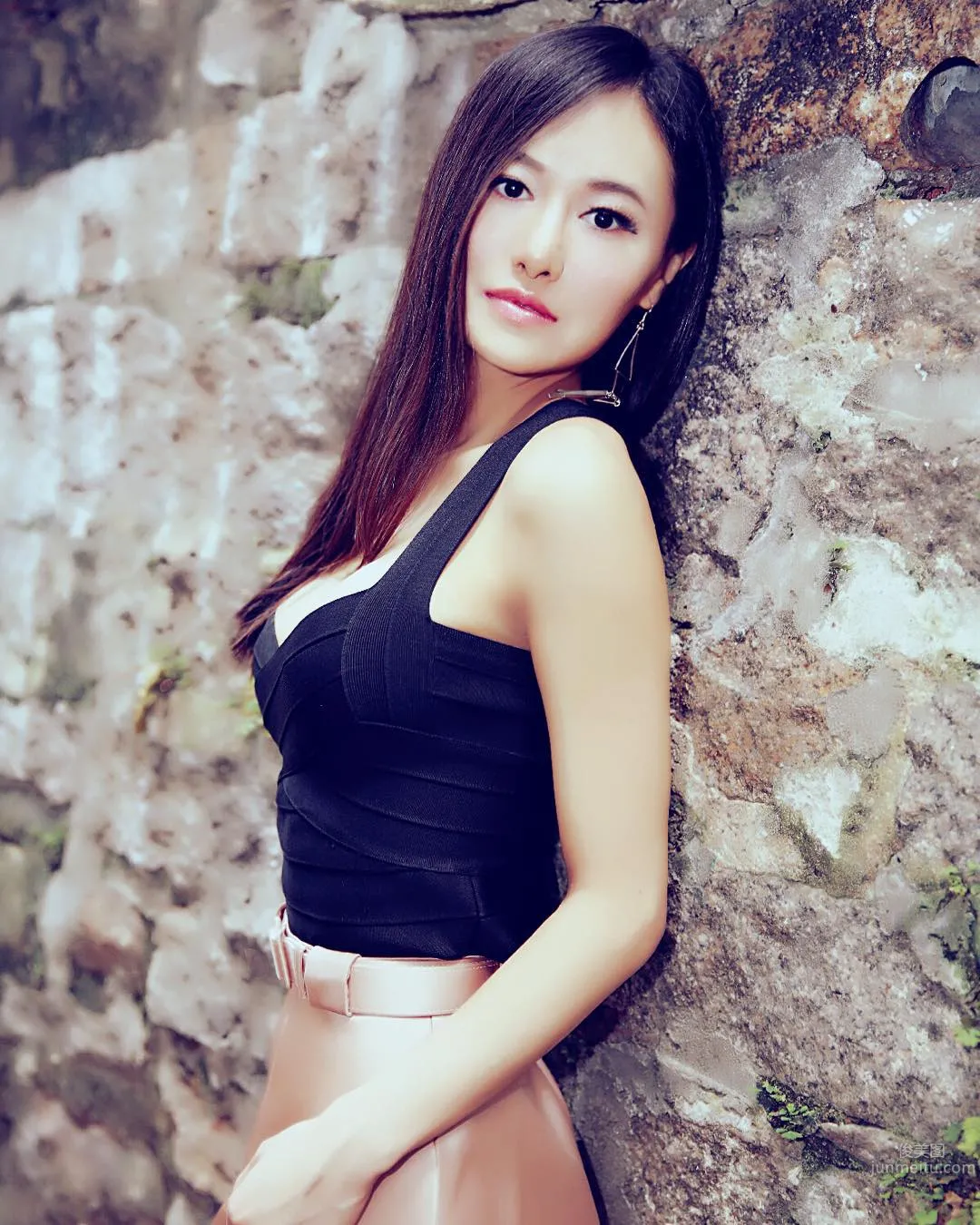 Anna Xiao- 冷豔美模大方展現完美曲線 3