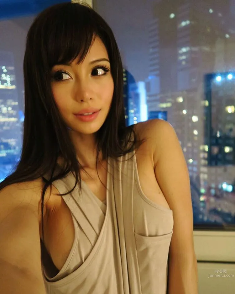 Emibabyxo- 亞裔豪放美女惹火私照 15