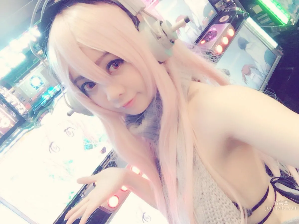 のらねこ- 日本美少女Coser完美诠釋性感露背毛衣 3