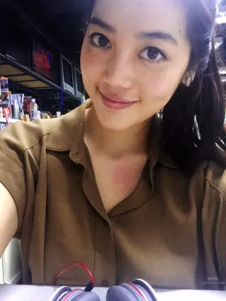劉方慈- 台灣人氣主播FB私房照