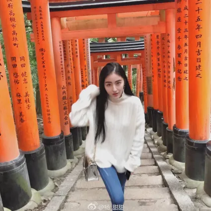 楊甜甜- 氣質甜姐兒私房美圖