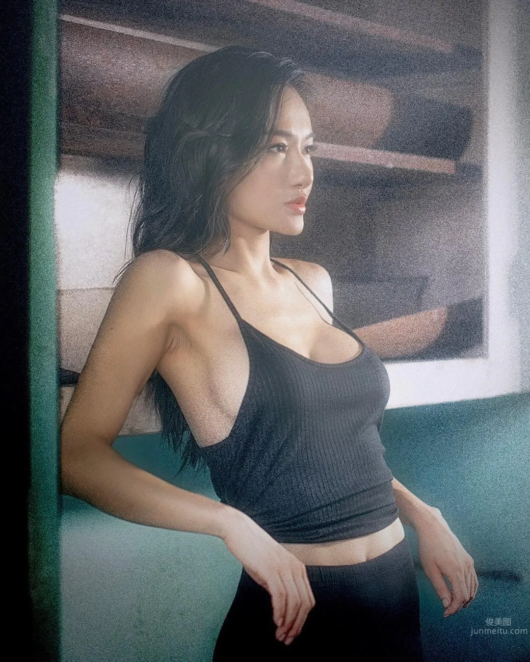 Anna Xiao- 冷豔美模大方展現完美曲線 38