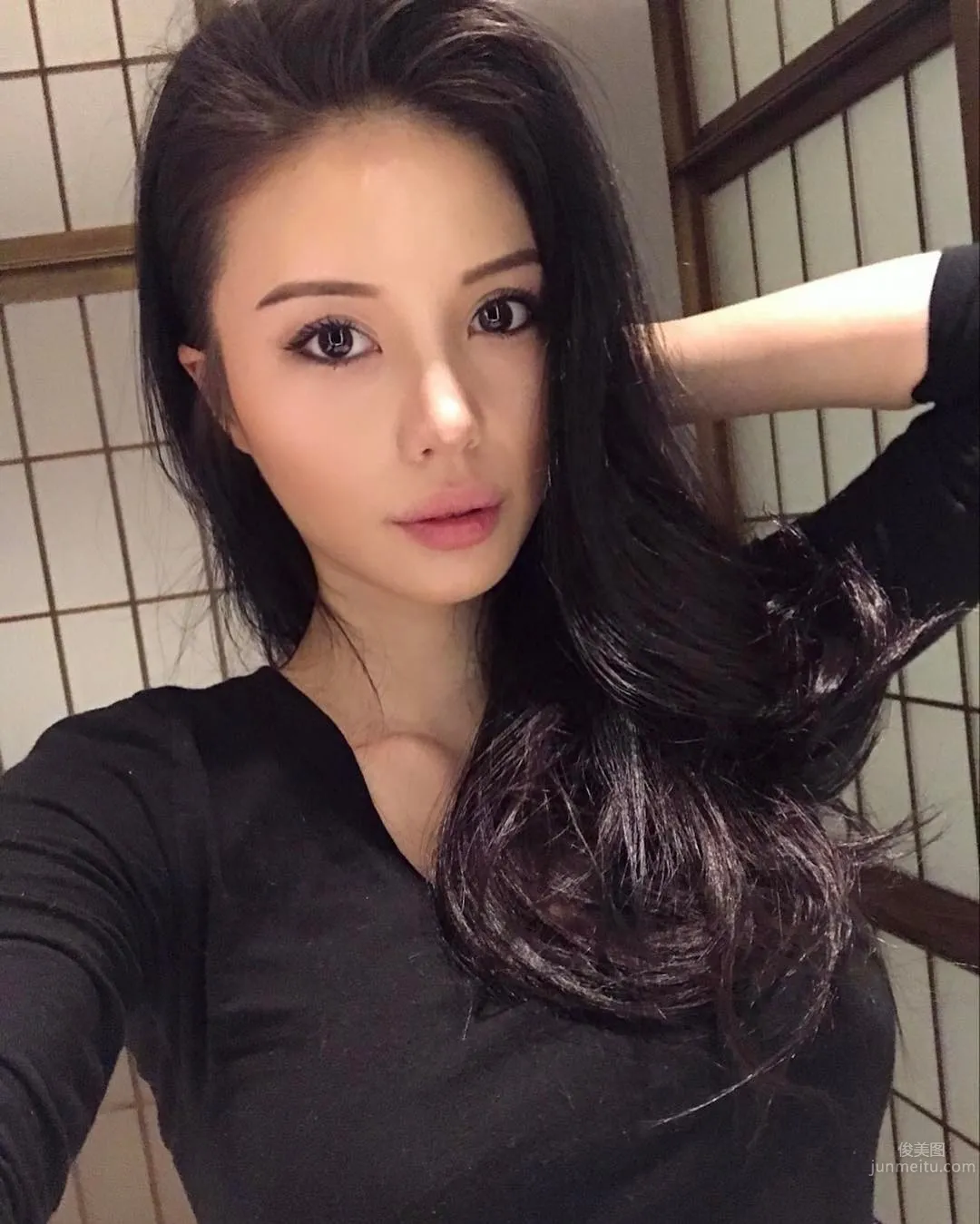 Emibabyxo- 亞裔豪放美女惹火私照 32