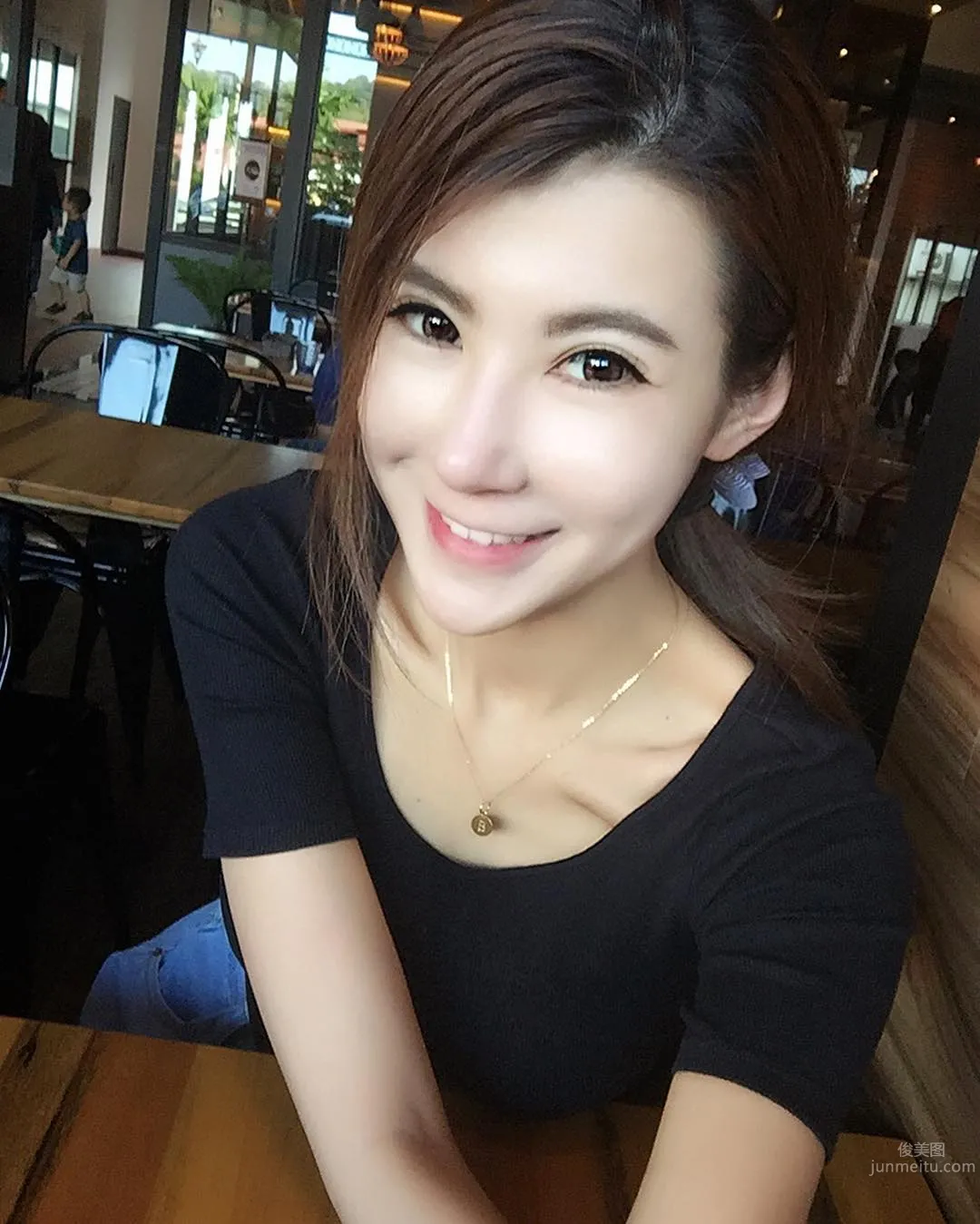 Joycelyn Kah- 韓系混血風美女私房照 7