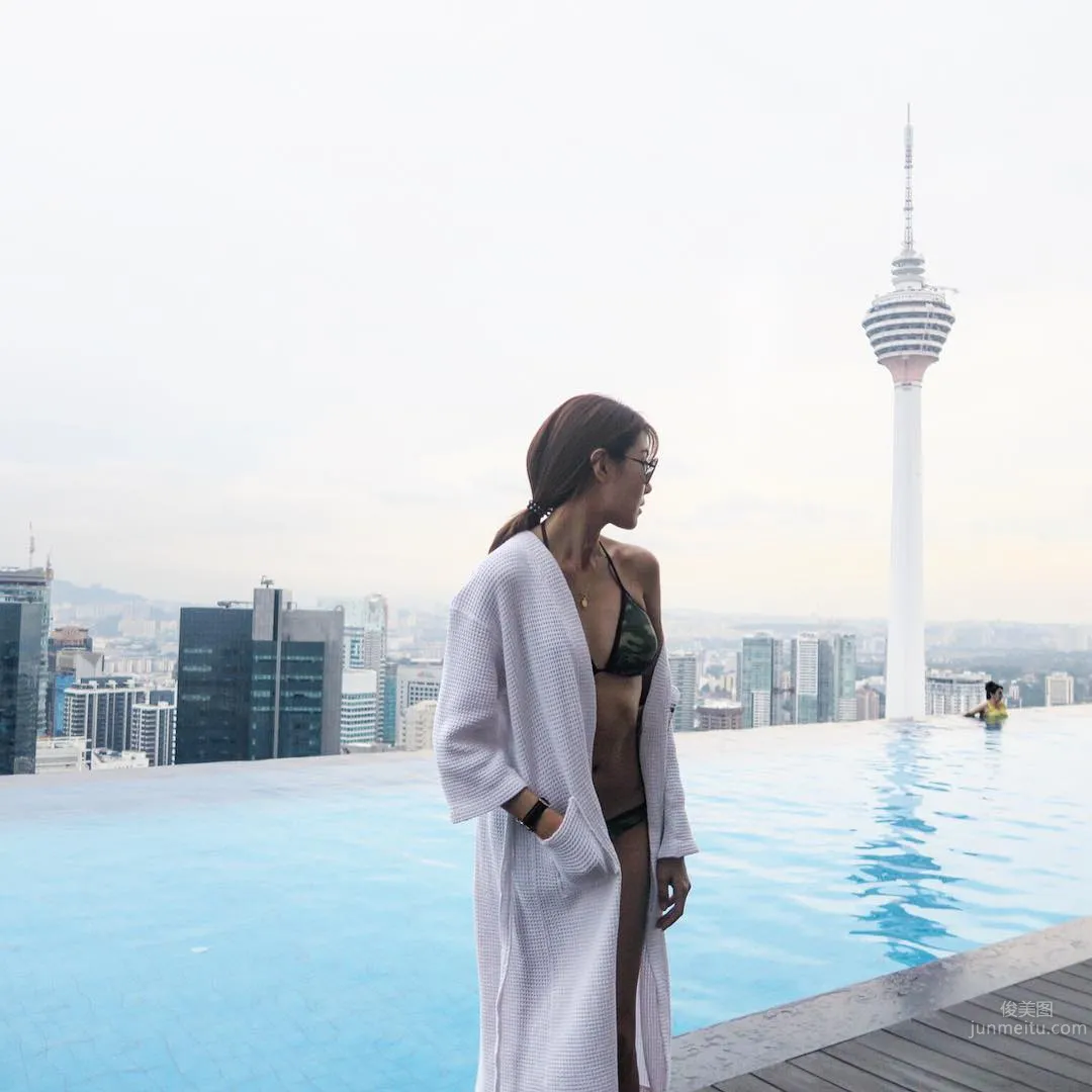 Joycelyn Kah- 韓系混血風美女私房照 12