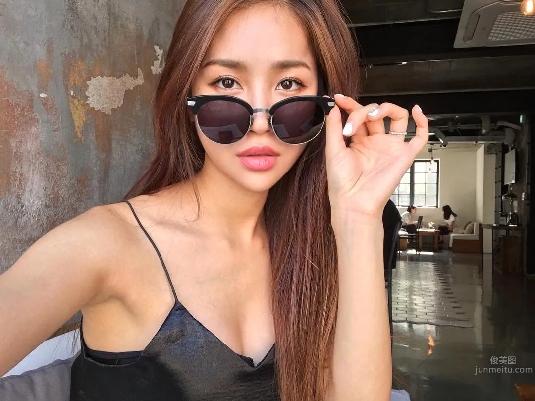 Jess- 超正臉蛋與渾圓美臀 3
