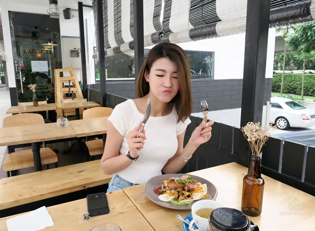 Joycelyn Kah- 韓系混血風美女私房照 6