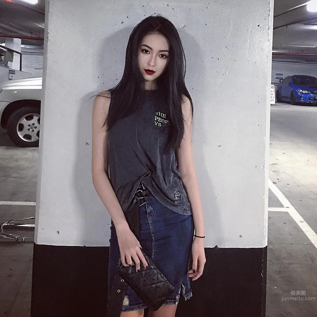 Neeitrighthere- 不靠长辈靠美腿 10万网友被她电晕_14