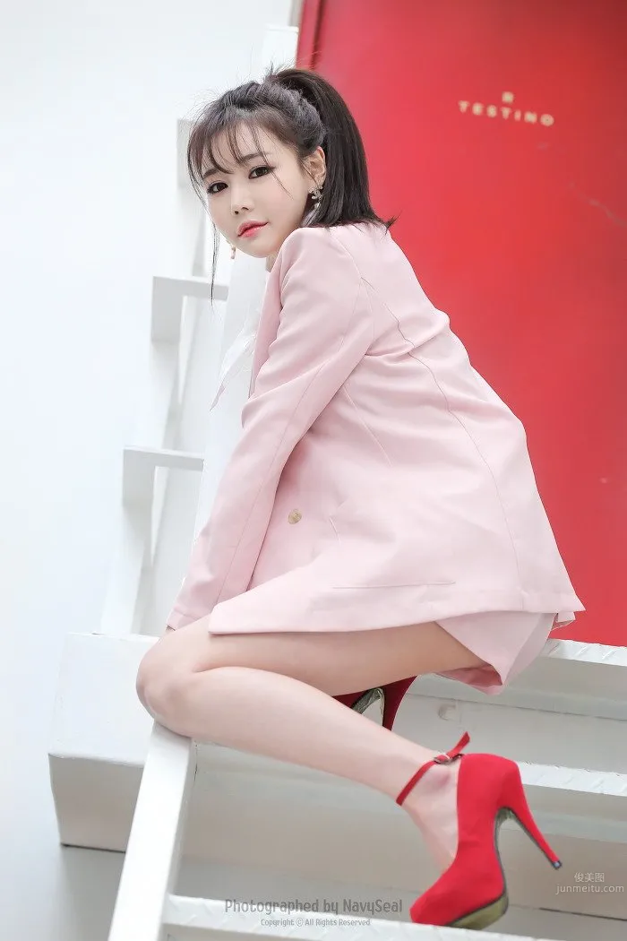 Han Ga Eun- 性感妖娆制服寫真 36