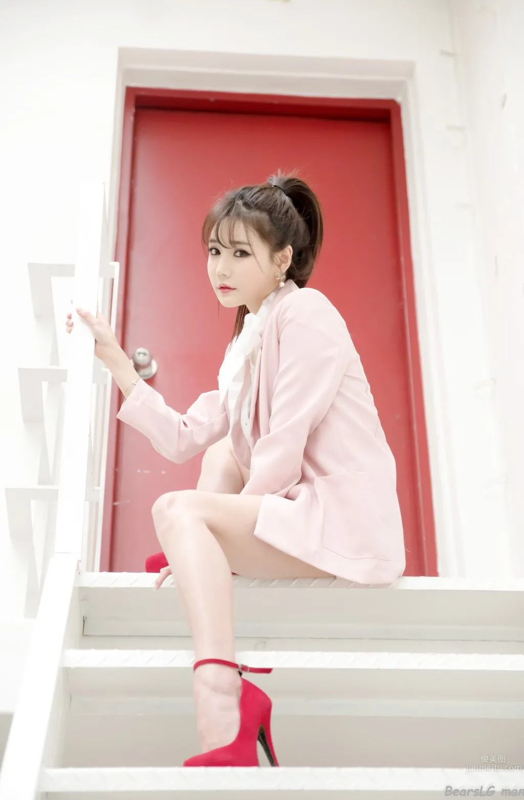 Han Ga Eun- 性感妖娆制服寫真 35