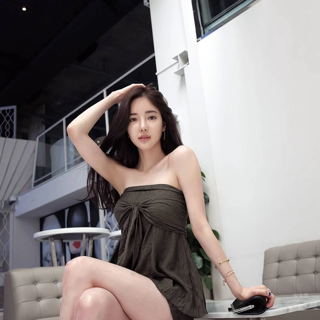 Ban Seo Jin- 南韓超正美腿模特兒 10