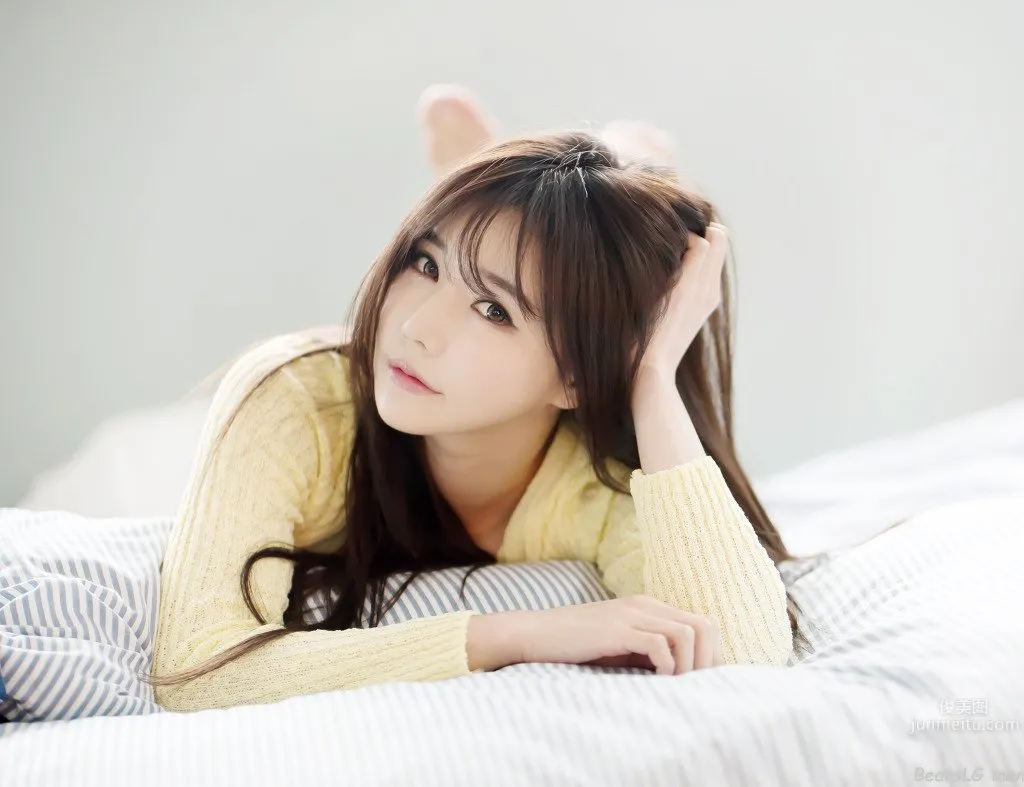 Han Ga Eun- 性感妖娆制服寫真 17