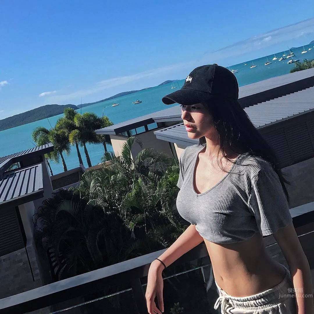 Neeitrighthere- 不靠长辈靠美腿 10万网友被她电晕_19