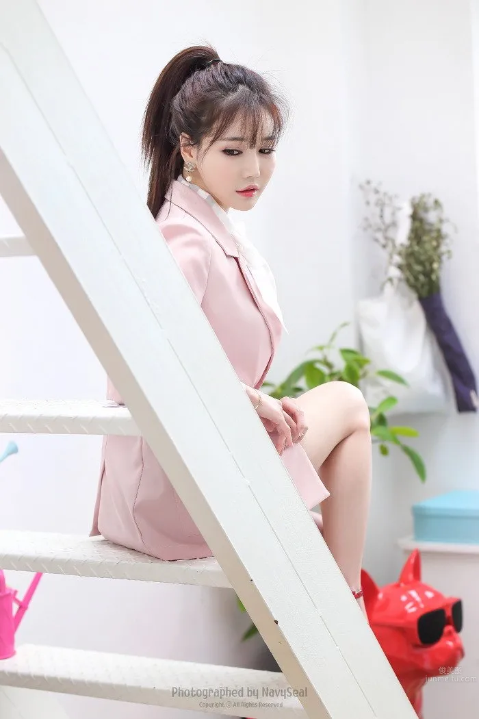 Han Ga Eun- 性感妖娆制服寫真 38