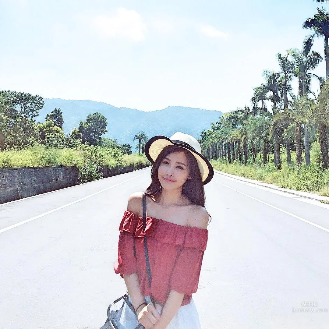 Vika Yu- 穿上超好卖的泳装秀出不科学蛮腰_0