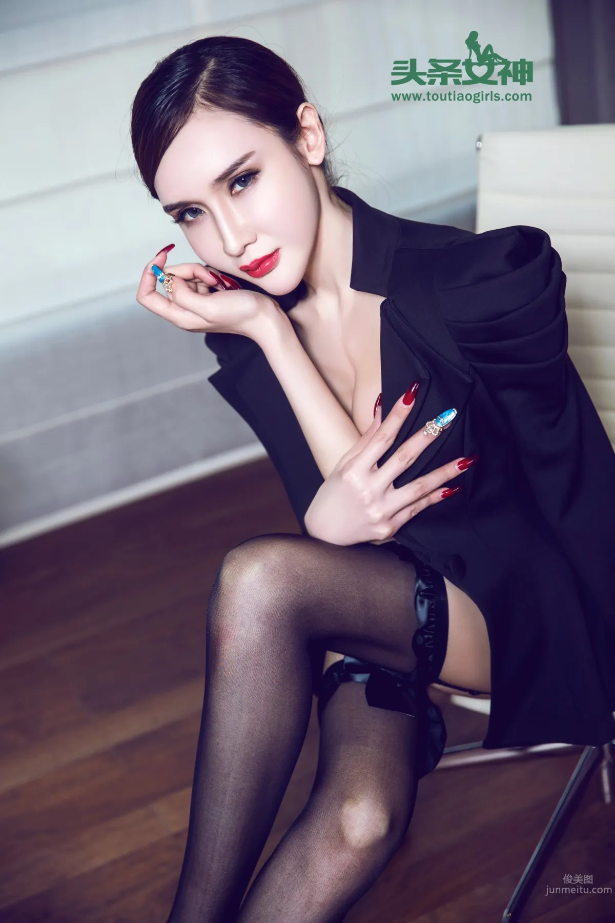 阿依努爾瓦娅情欲女爵寫真 12