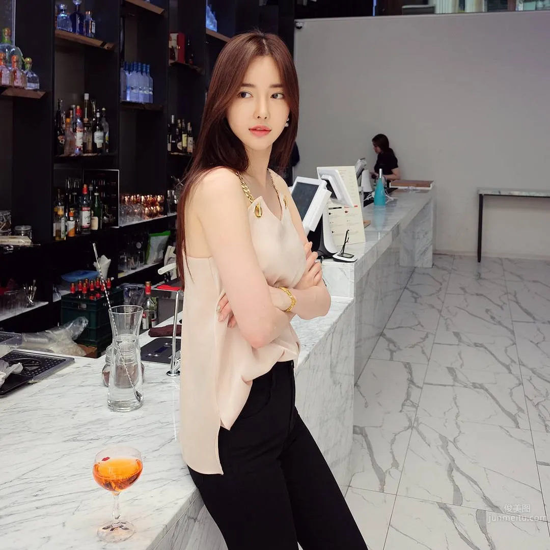 Ban Seo Jin- 南韓超正美腿模特兒 5