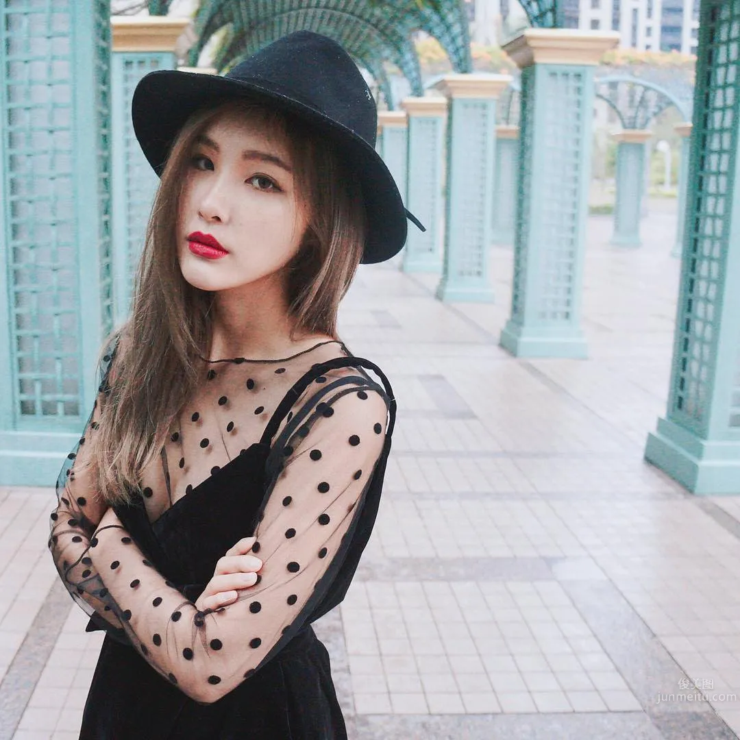 Vika Yu- 穿上超好卖的泳装秀出不科学蛮腰_19