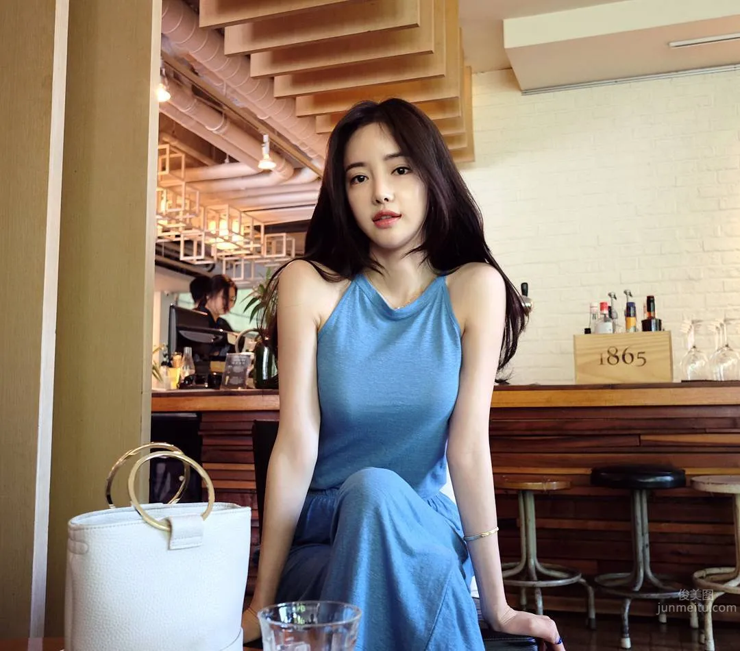 Ban Seo Jin- 南韓超正美腿模特兒 11