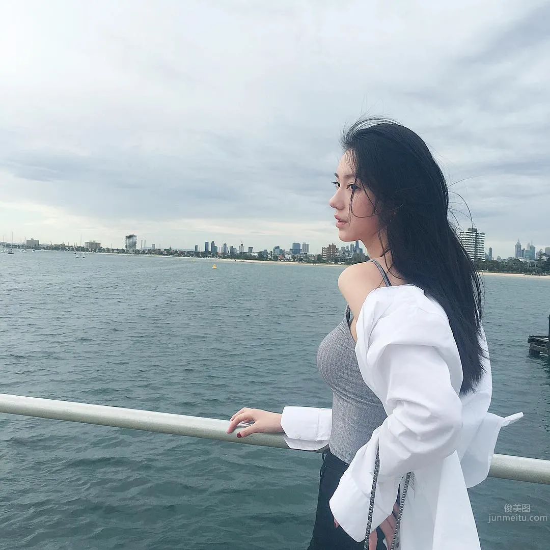 Neeitrighthere- 不靠长辈靠美腿 10万网友被她电晕_16