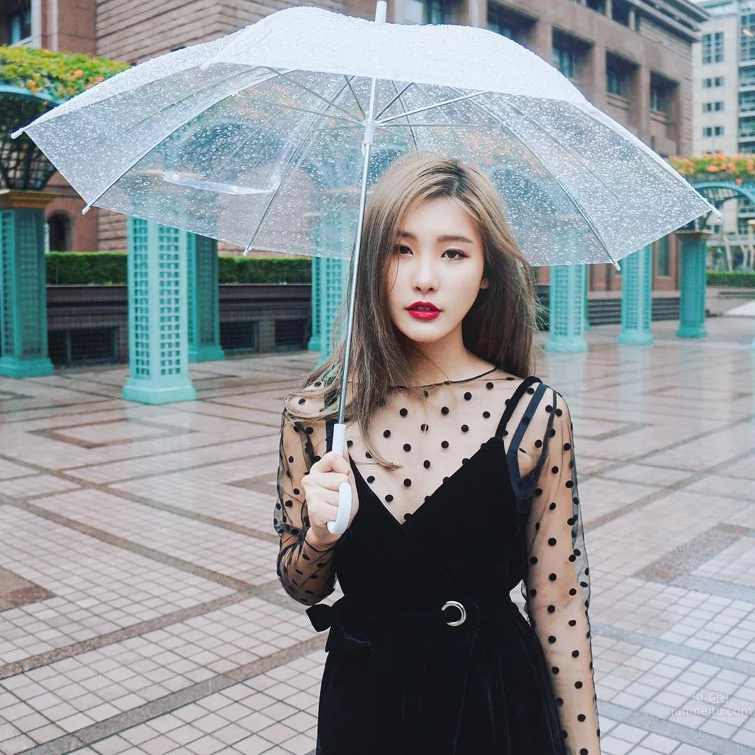 Vika Yu- 穿上超好卖的泳装秀出不科学蛮腰_18