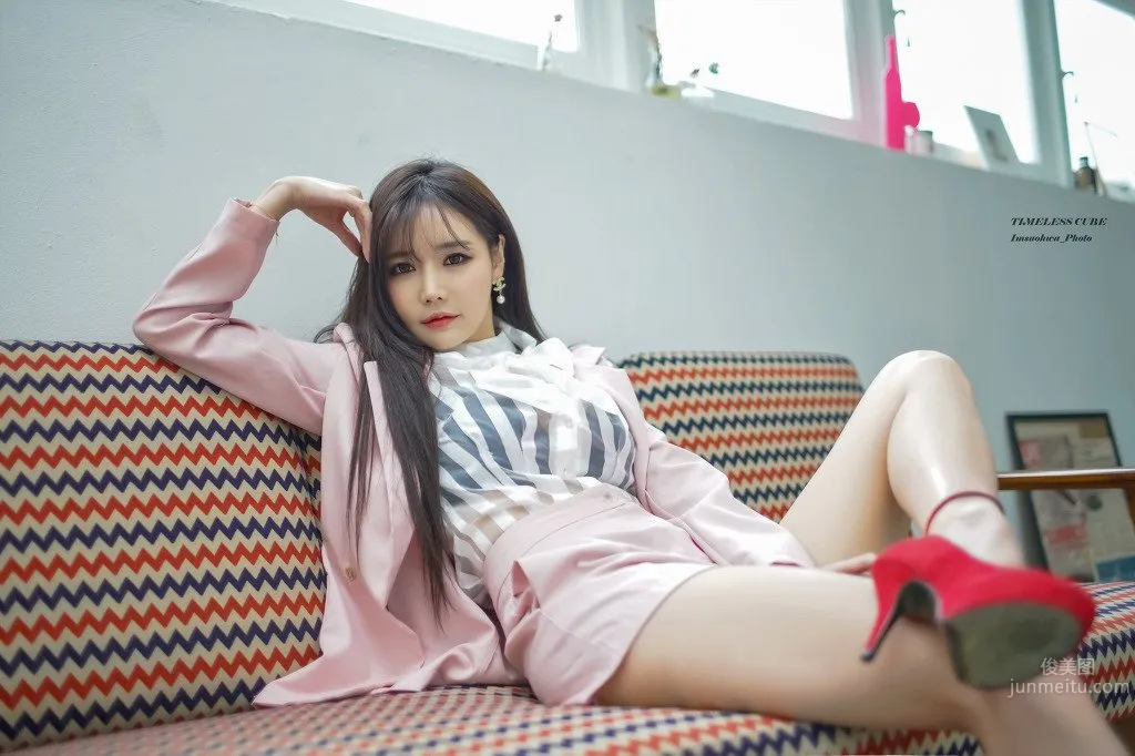 Han Ga Eun- 性感妖娆制服寫真 33