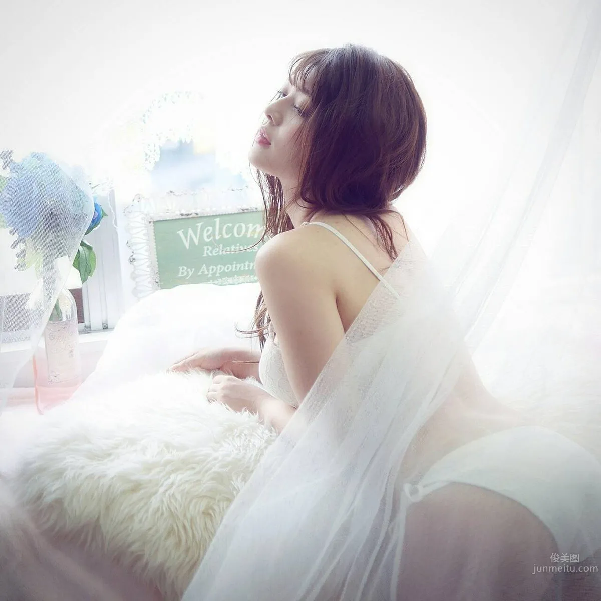 MEGMY- 美女理发师性感写真_34