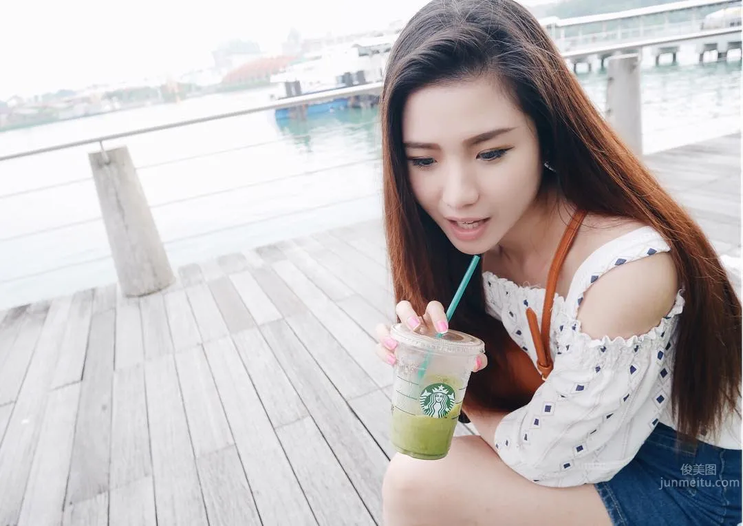 Chia Ying- 長發飄逸空姐私房照 12