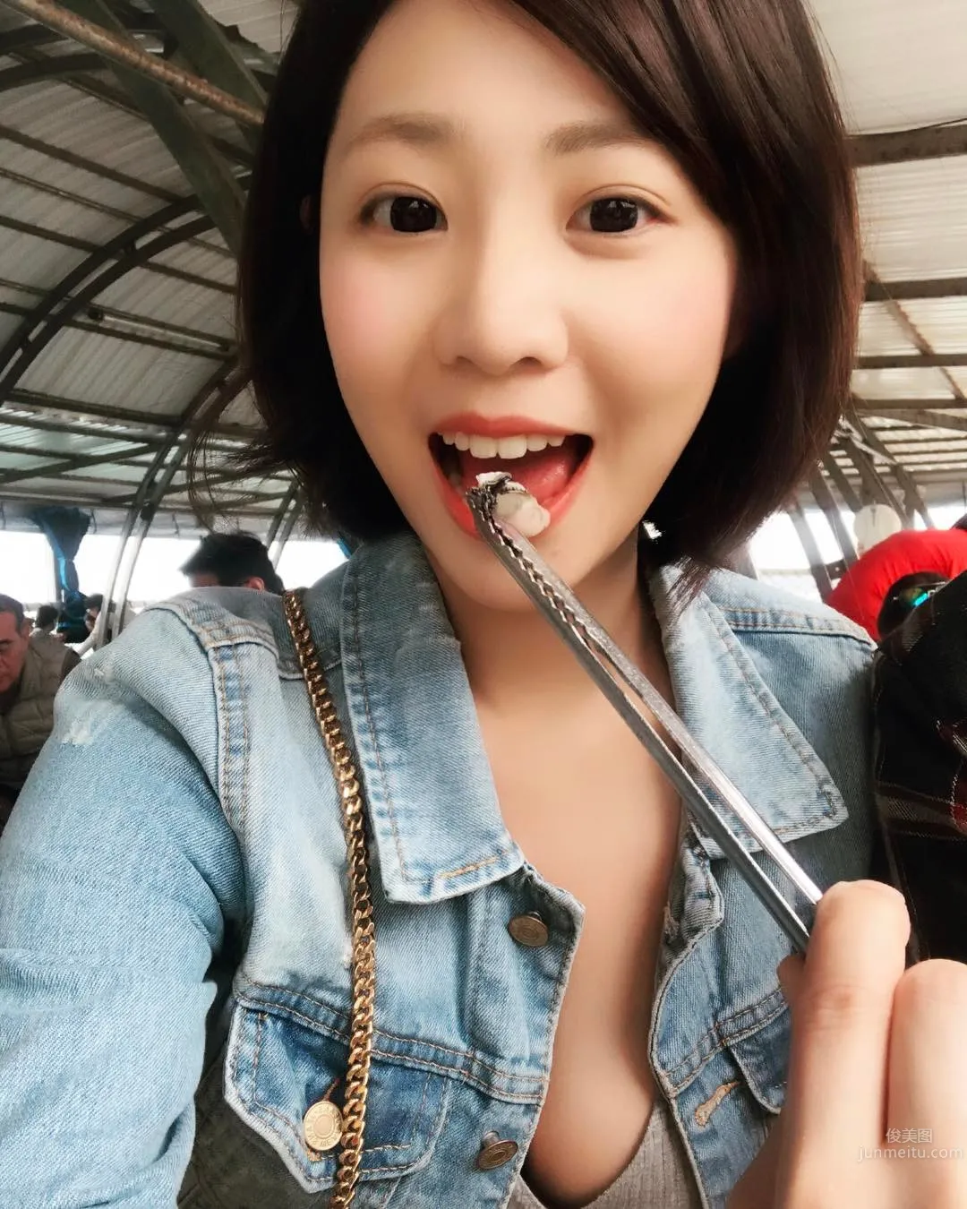林舒舒- 短發牙套妹子也有好身材 19