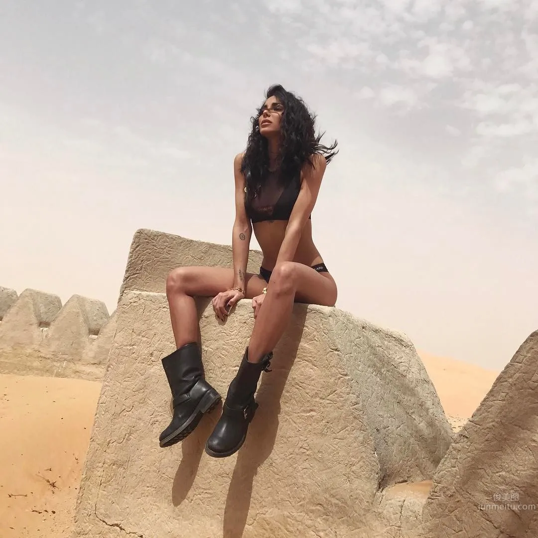 Chiara Biasi- 美食也不如火辣性感尤物 9