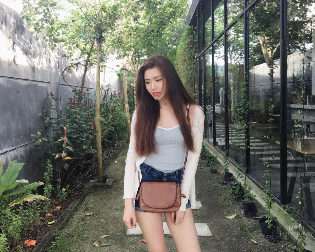 Chia Ying- 長發飄逸空姐私房照 23