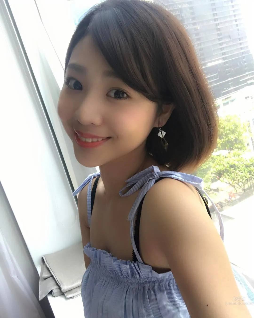 林舒舒- 短發牙套妹子也有好身材 18