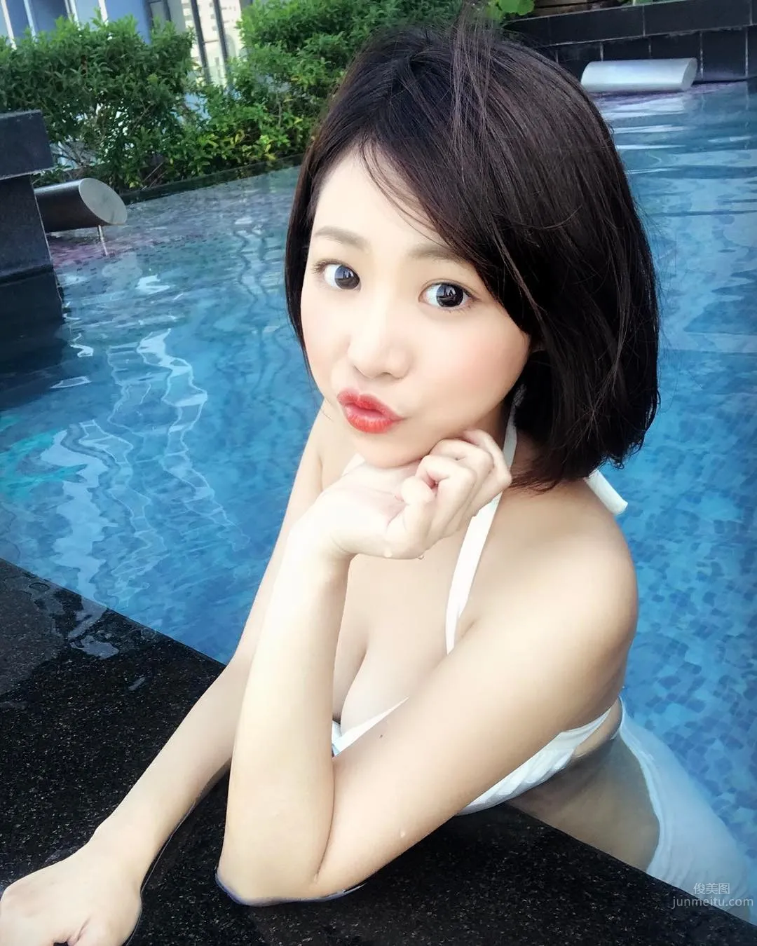 林舒舒- 短發牙套妹子也有好身材 16