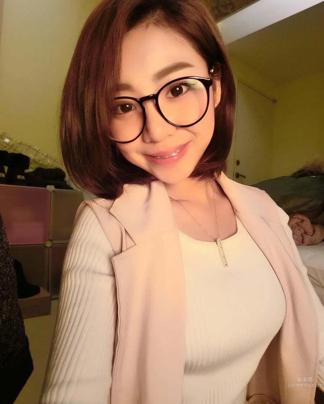 林舒舒- 短發牙套妹子也有好身材 3