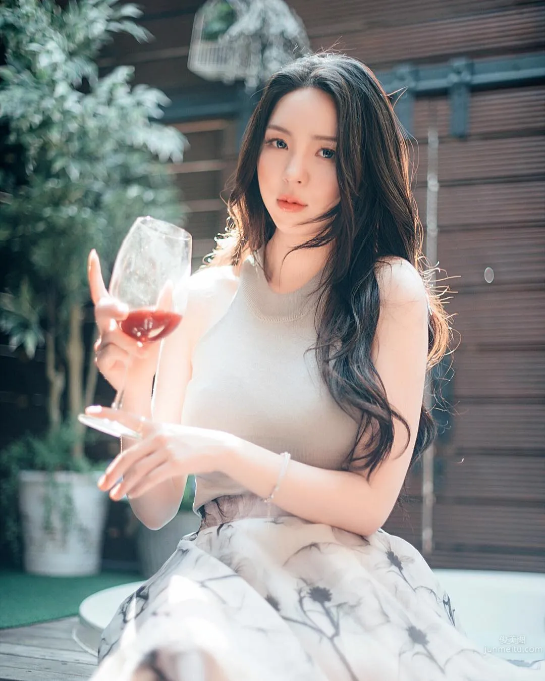 갓페로- 白皙牛奶妹气质满点身材超犯规_4