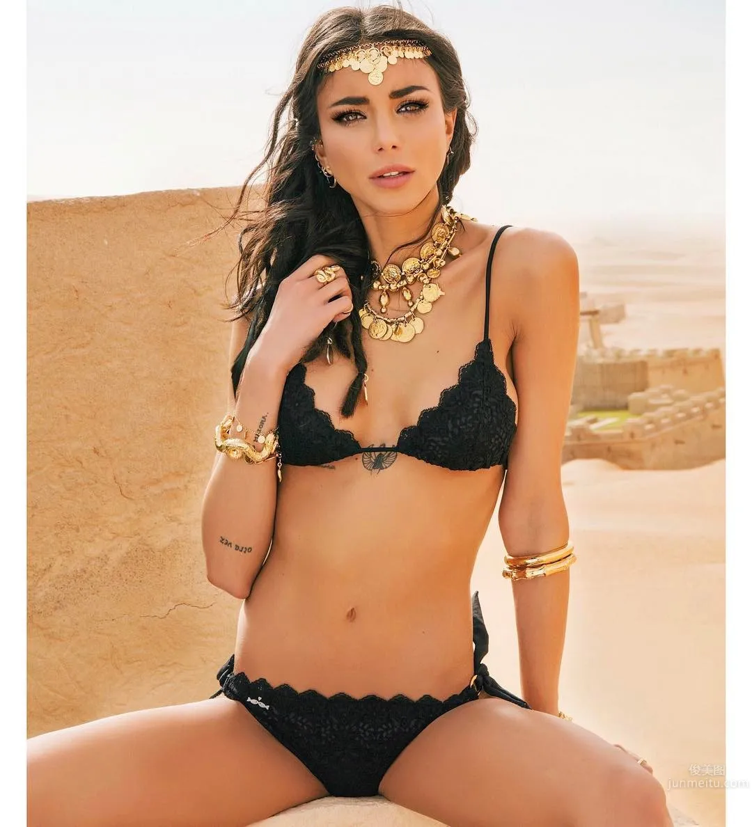 Chiara Biasi- 美食也不如火辣性感尤物 21