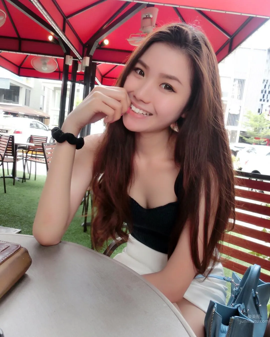 Chia Ying- 長發飄逸空姐私房照 3