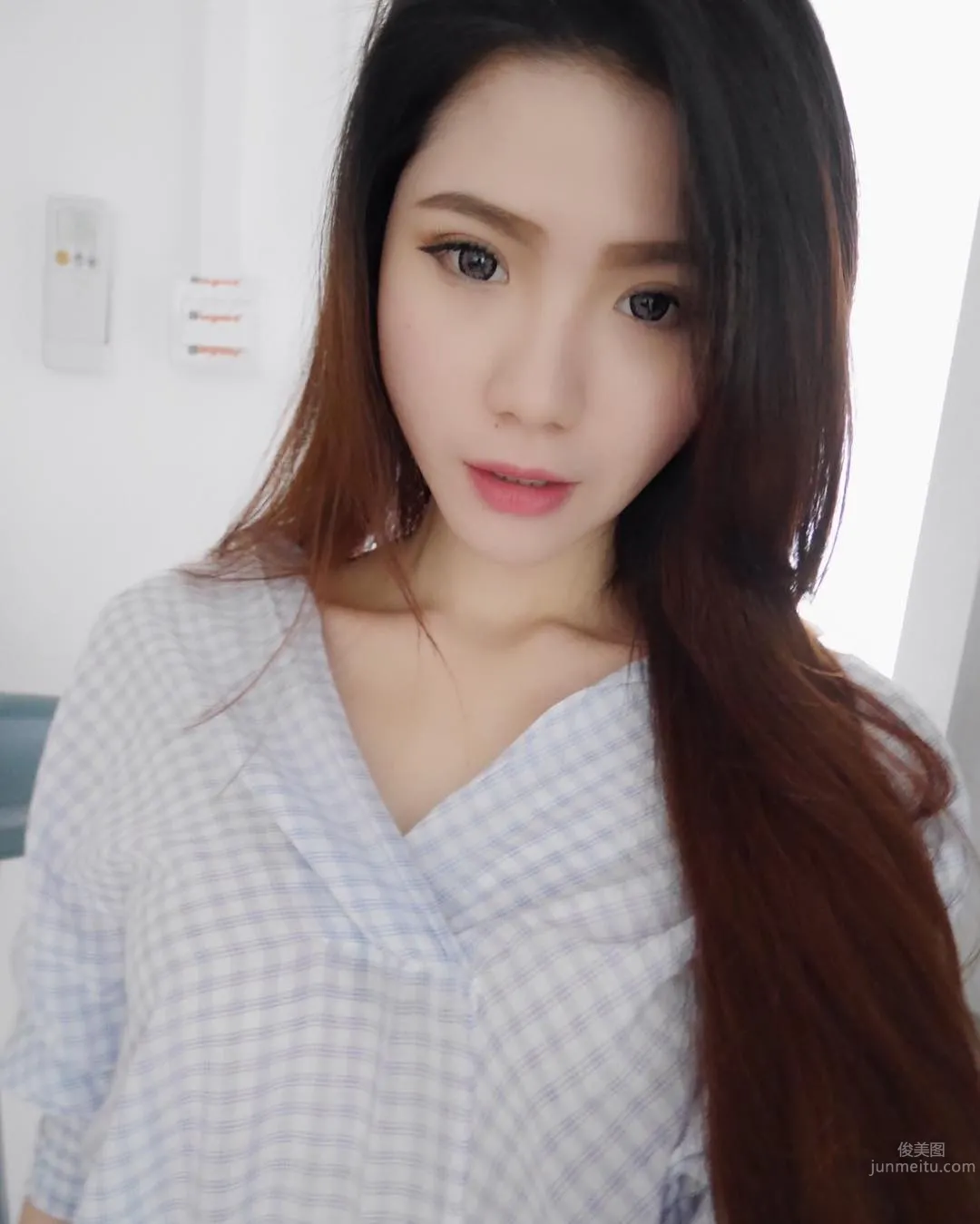 Chia Ying- 長發飄逸空姐私房照 18