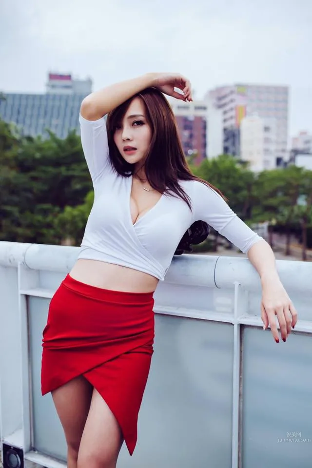 王真真- 黑色蕾丝礼服「美好风景」一览无遗_0