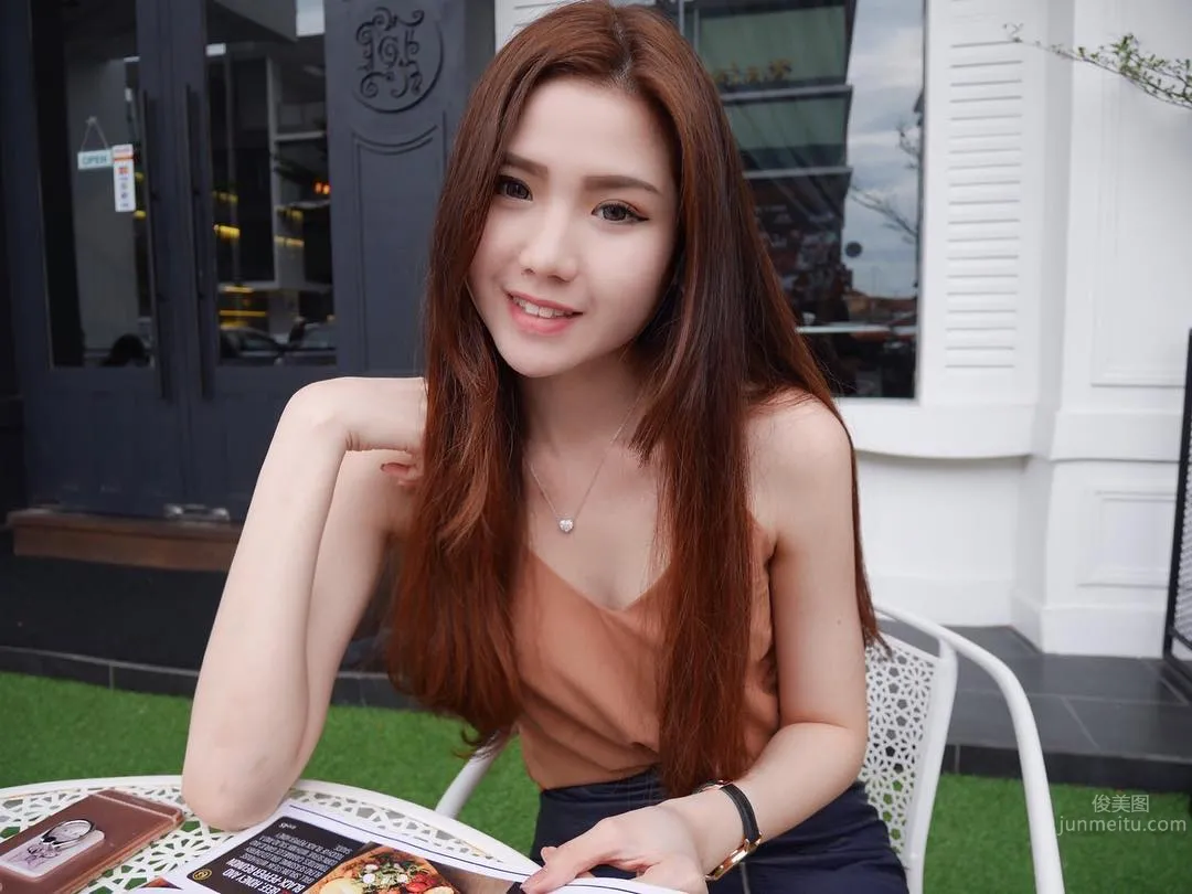 Chia Ying- 長發飄逸空姐私房照 19
