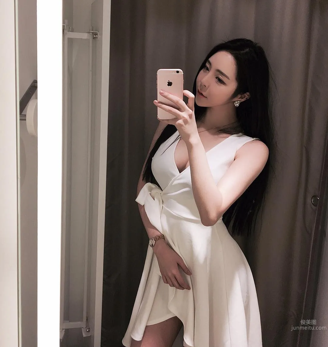 갓페로- 白皙牛奶妹气质满点身材超犯规_26